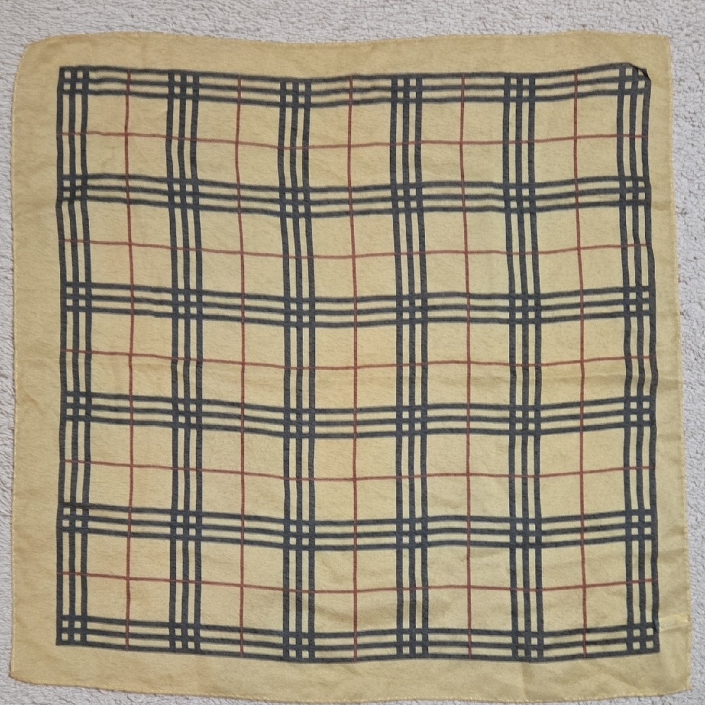 Roneto Beige and Black Scarf